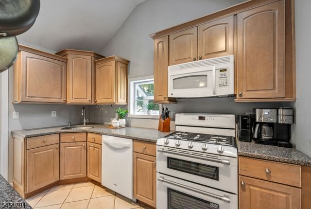 19 Edgewood Rd, Ringwood Boro, NJ 07456