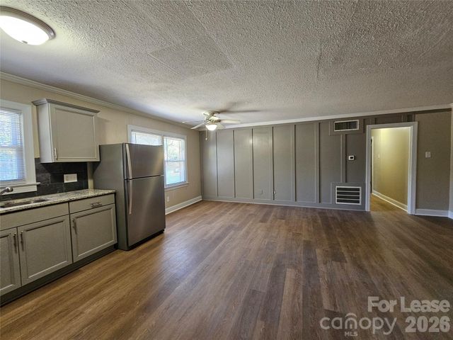 718 E Maple Avenue C, Gastonia, NC 28054