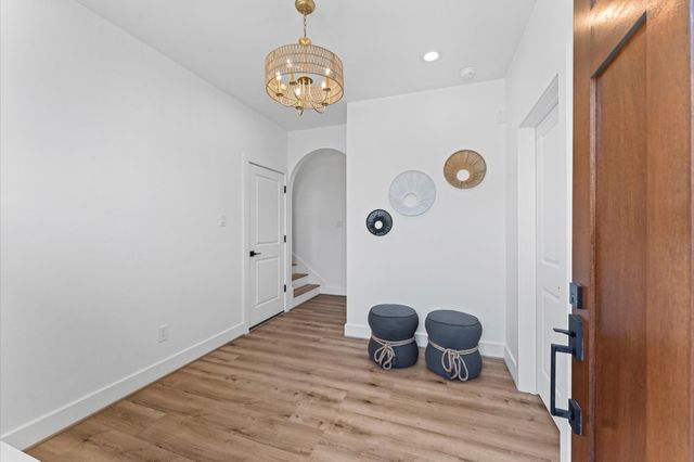 1122 W 17th Street D, Houston, TX 77008