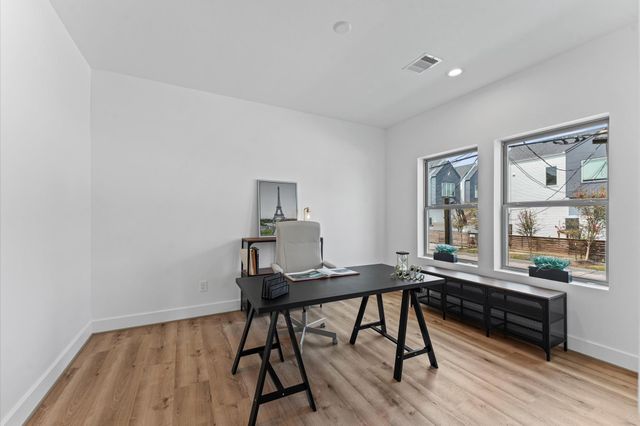 1122 W 17th Street D, Houston, TX 77008