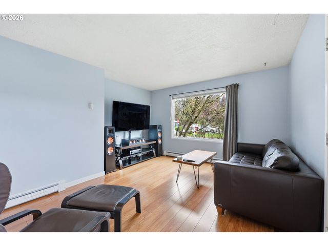 896 5th St, Lafayette, OR 97127