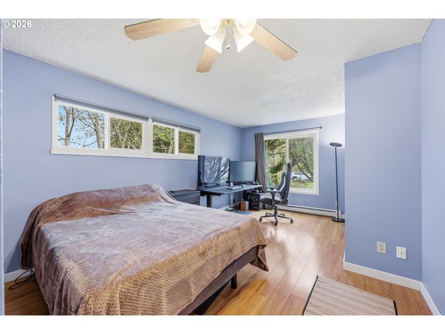 896 5th St, Lafayette, OR 97127