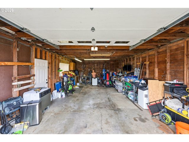 896 5th St, Lafayette, OR 97127