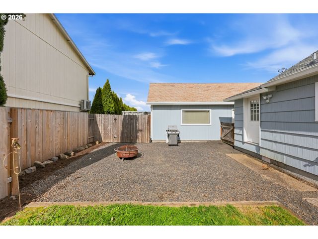 896 5th St, Lafayette, OR 97127