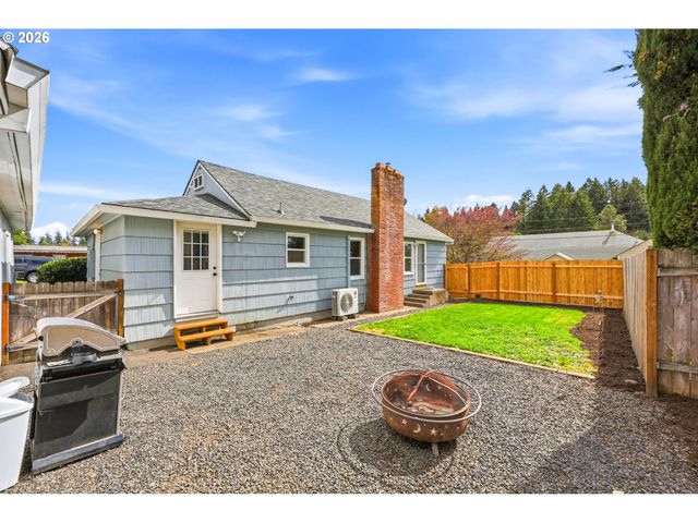 896 5th St, Lafayette, OR 97127