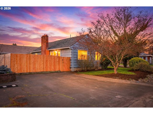 896 5th St, Lafayette, OR 97127