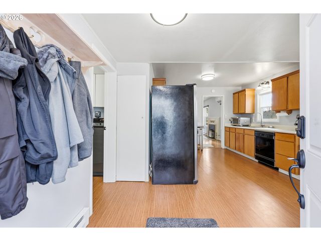 896 5th St, Lafayette, OR 97127