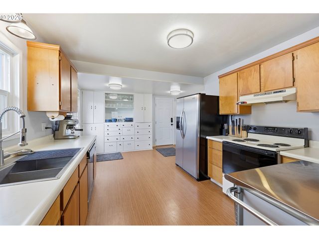 896 5th St, Lafayette, OR 97127