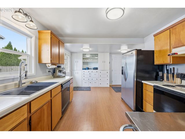 896 5th St, Lafayette, OR 97127