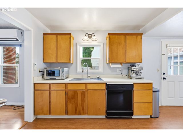 896 5th St, Lafayette, OR 97127