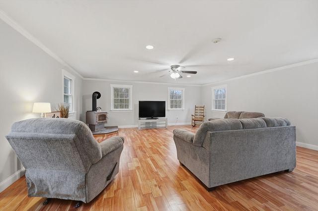 324 West Sutton Road, Sutton, MA 01590
