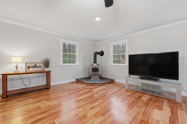324 West Sutton Road, Sutton, MA 01590