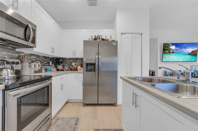 21068 NE 8th Avenue, Miami, FL 33179