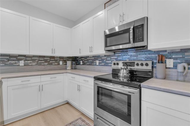 21068 NE 8th Avenue, Miami, FL 33179
