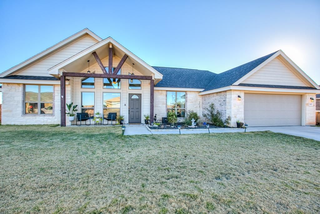 Image 1 of property listing at 8435 Lynx Lane, San Angelo, TX 76901