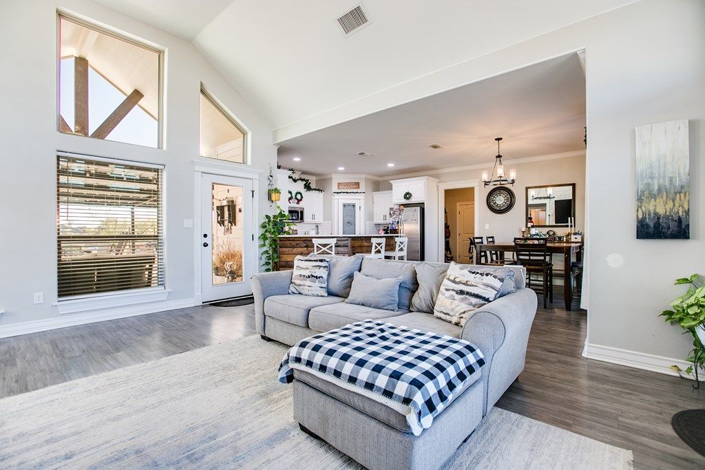 Image 5 of property listing at 8435 Lynx Lane, San Angelo, TX 76901