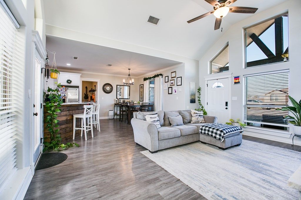 Image 7 of property listing at 8435 Lynx Lane, San Angelo, TX 76901