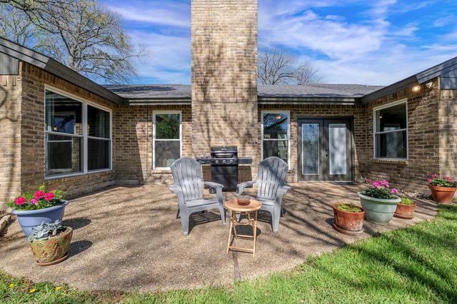 10010 Burgundy Lane, Woodway, TX 76712