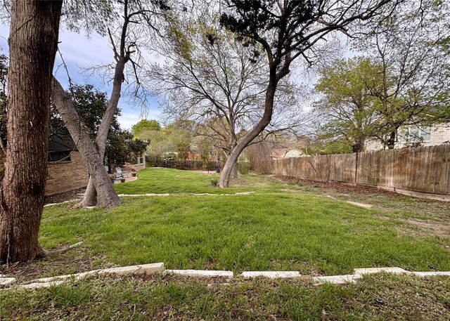 10010 Burgundy Lane, Woodway, TX 76712