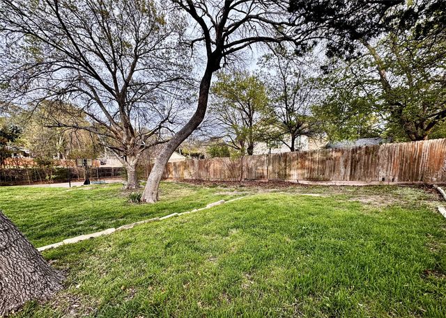 10010 Burgundy Lane, Woodway, TX 76712