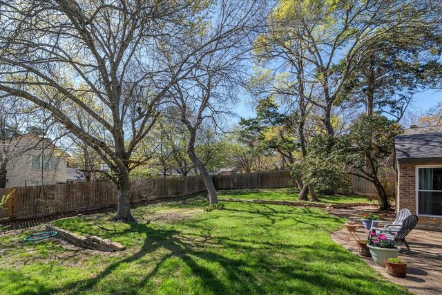 10010 Burgundy Lane, Woodway, TX 76712