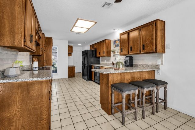 10010 Burgundy Lane, Woodway, TX 76712