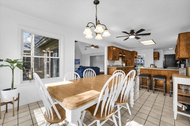 10010 Burgundy Lane, Woodway, TX 76712