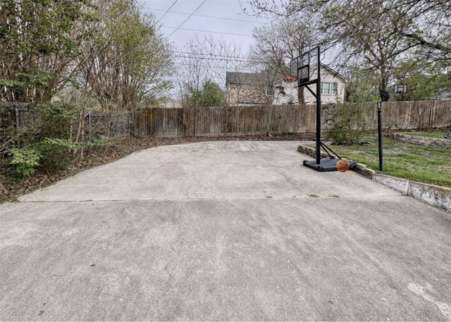 10010 Burgundy Lane, Woodway, TX 76712