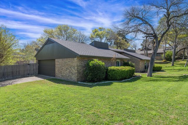 10010 Burgundy Lane, Woodway, TX 76712