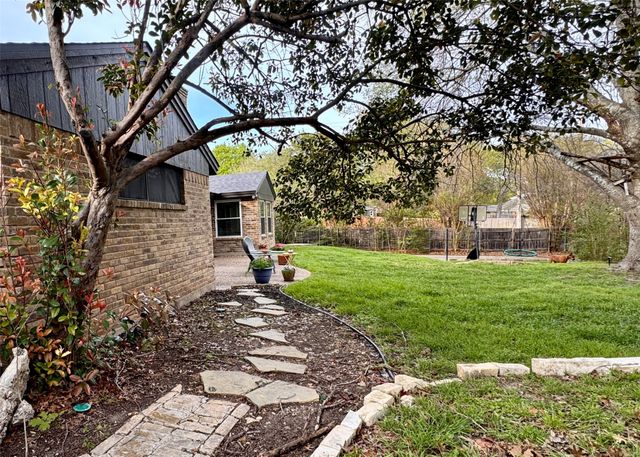 10010 Burgundy Lane, Woodway, TX 76712