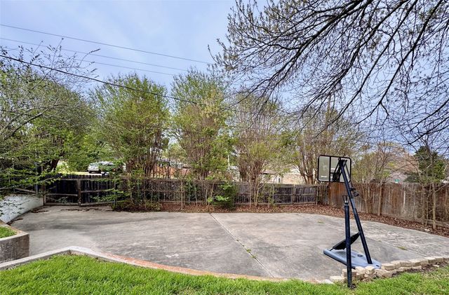 10010 Burgundy Lane, Woodway, TX 76712