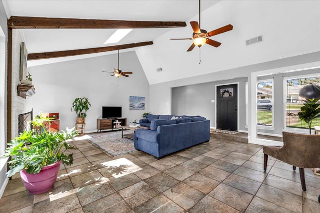 10010 Burgundy Lane, Woodway, TX 76712