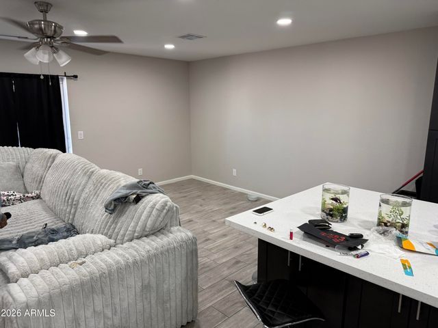 2431 E PUEBLO Avenue, Phoenix, AZ 85040