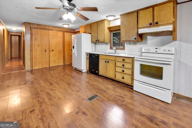 102 Geoffrey Lane, Oxford, GA 30054
