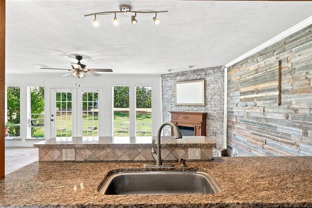 13904 S Dobbs Road, Mcloud, OK 74851