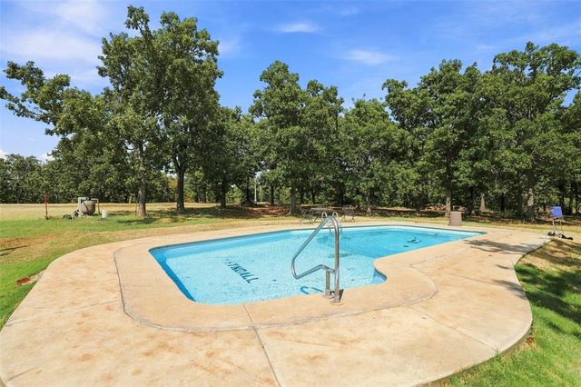 13904 S Dobbs Road, Mcloud, OK 74851