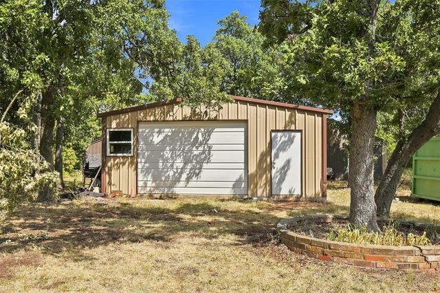 13904 S Dobbs Road, Mcloud, OK 74851