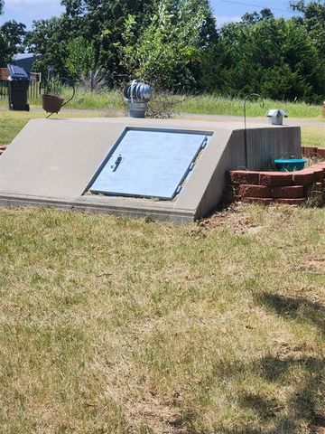 13904 S Dobbs Road, Mcloud, OK 74851