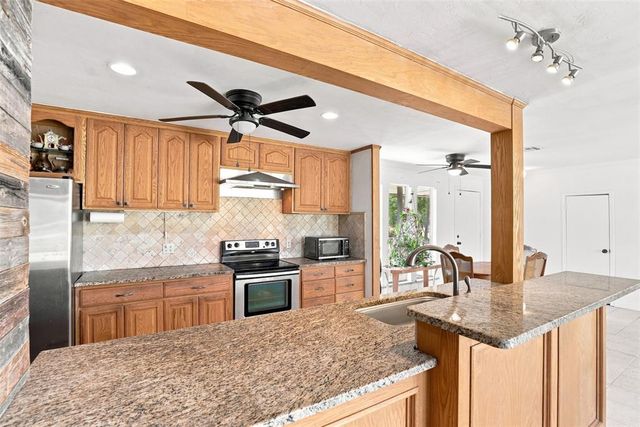13904 S Dobbs Road, Mcloud, OK 74851