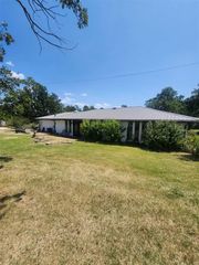 13904 S Dobbs Road, Mcloud, OK 74851