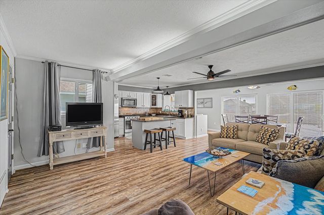 400 Ling, Bayou Vista, TX 77563