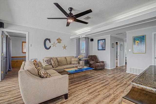 400 Ling, Bayou Vista, TX 77563
