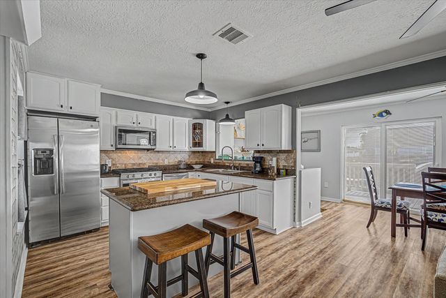 400 Ling, Bayou Vista, TX 77563