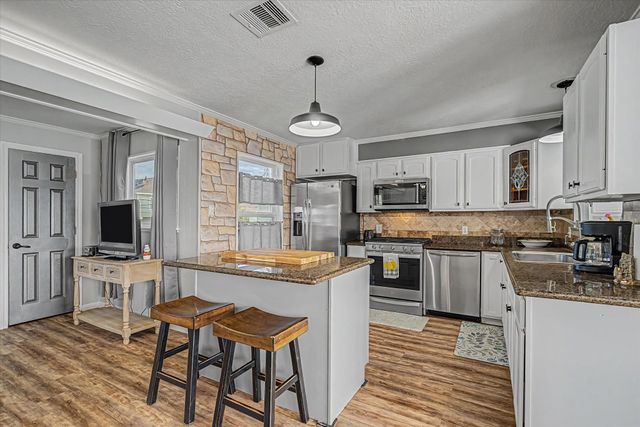 400 Ling, Bayou Vista, TX 77563