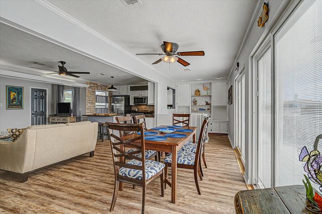 400 Ling, Bayou Vista, TX 77563