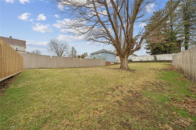 414 Guy St, Jeannette, PA 15644