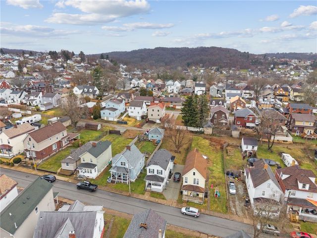 414 Guy St, Jeannette, PA 15644