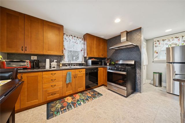 414 Guy St, Jeannette, PA 15644