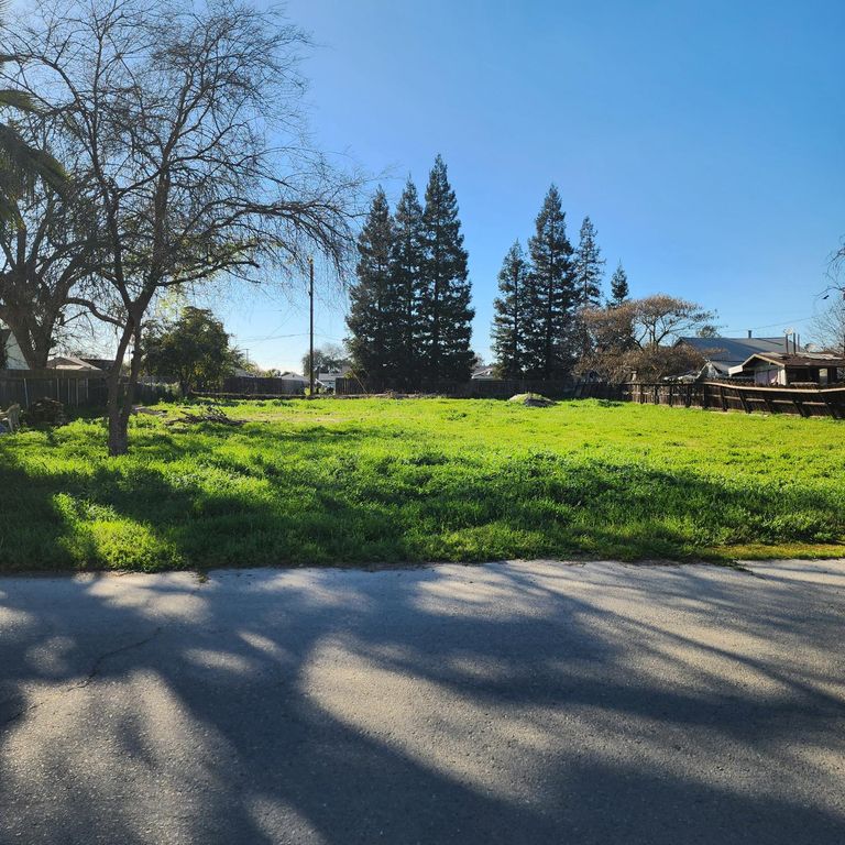 Image 1 of property listing at 5785 S Geneva Avenue, Easton, CA 93706