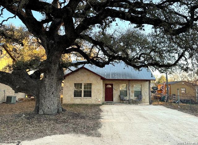 714 Houston, Pleasanton, TX 78064